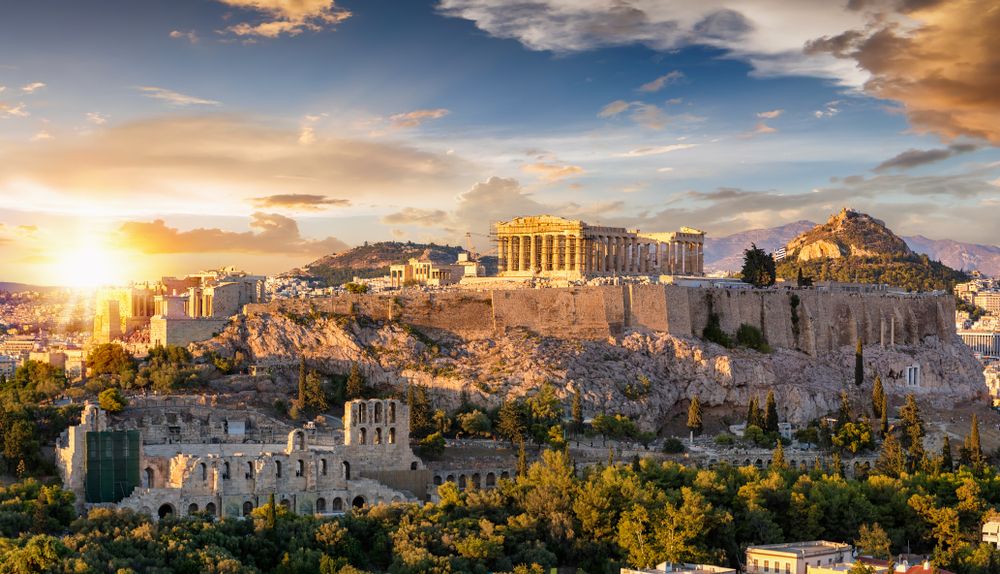 Attractions in Greece. 10 interesting places to visit.