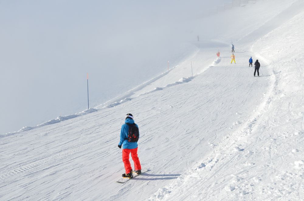 There are ski resorts for snowboarders and skiers of all skill levels